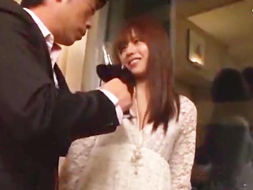 年上彼と大人デート♪ロマンチックなホテルで濃厚に絡み合う☆