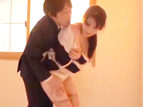 抵抗しながらもカラダは反応してしまう…情熱的なセックスに溺れそう☆