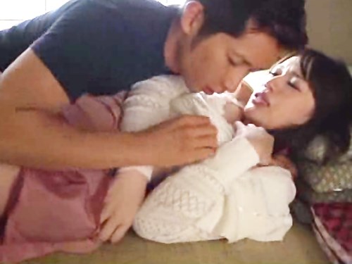 自宅で無理矢理…!嫌なはずなのに情熱的なセックスに感じてしまう…☆