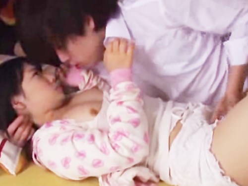 声出ちゃうよ～。自宅に泊まりにきた彼の情熱的すぎるエッチ♪