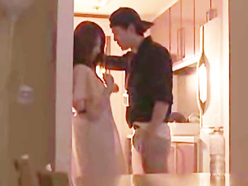 先輩であり夫の友人でもある男性に無理矢理フェラさせられちゃう☆(2)