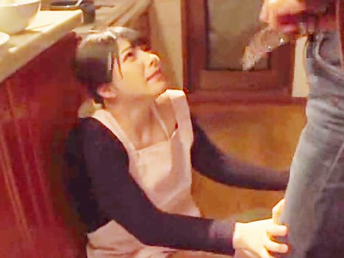 女性を抱くことで絵を描く意欲が湧いてくる男性画家。無理矢理フェラさせられて…(その2)