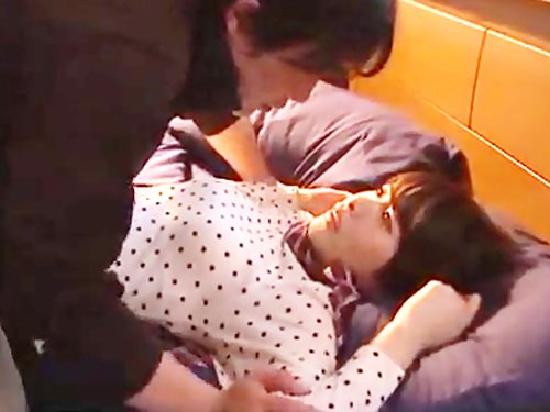 レイプ事件から4年…。夫の出張の隙にあの時の男性が現れてまた無理矢理…!(その2)