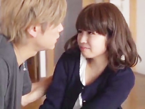 彼氏の弟とイケナイ関係に…②エッチな動画をネタに強引フェラ☆