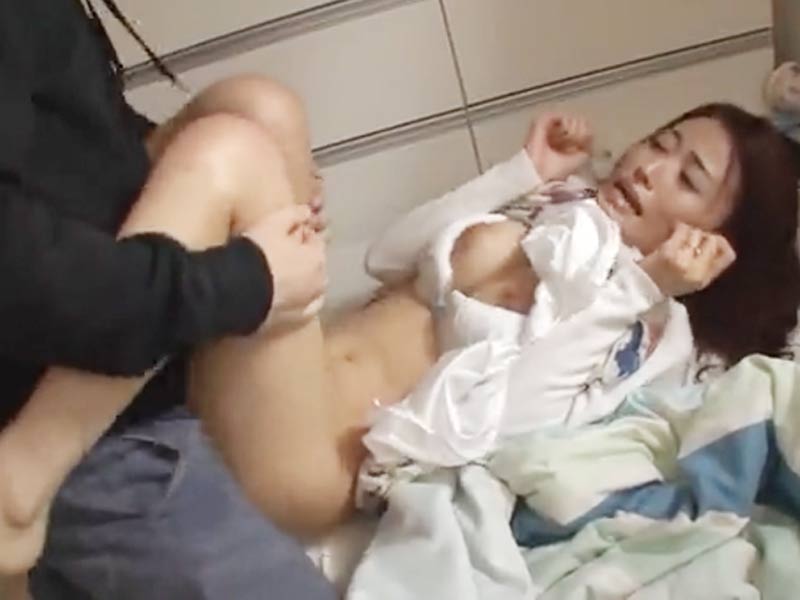 義弟に性の奴隷にされちゃう…刺激的なプレイに溺れていく主婦☆