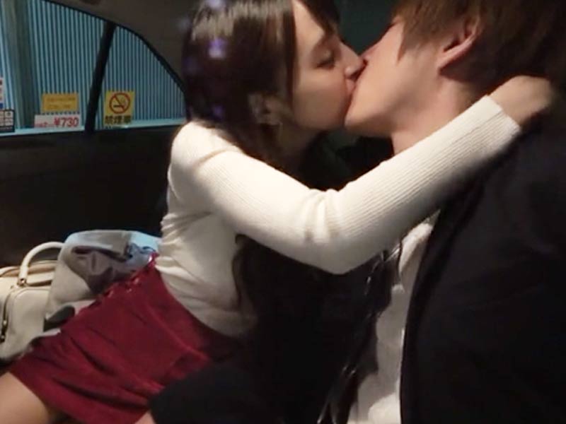 タクシー代を体で払う女(笑)運転手を車内で誘惑♪ホテルに連れ込み快感セックス☆