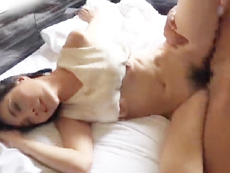 クリ攻めされてすごい濡れちゃう…彼と大人の濃厚セックス♪ハメ撮りで余計に興奮☆