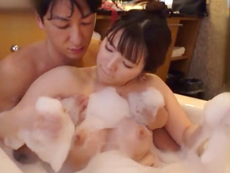 AB型女子のエッチなトリセツ♪高層ホテルの泡風呂でイチャラブセックスに連続イキ☆