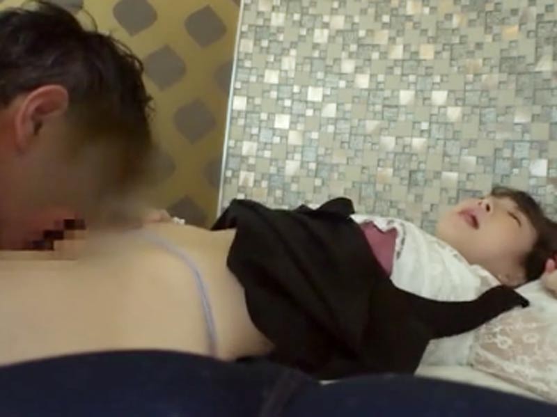 アイドル級パパ活女子と大胆エッチ♪乱れた服のままクンニされてイっちゃう～☆