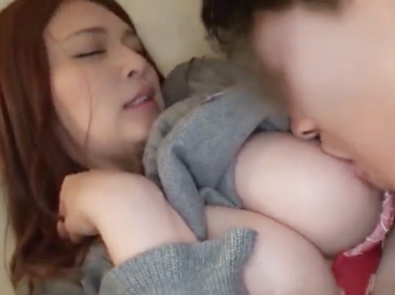 酔った勢いで…深夜の自宅でちょっと刺激的なセックス♪Gカップ乳をいやらしく弄られて濡れ濡れに☆