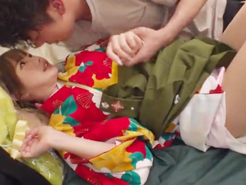 卒業式の帰りにテントの中で超快感セックス体験♪後日のしみけんさんのクンニも最高すぎる~☆